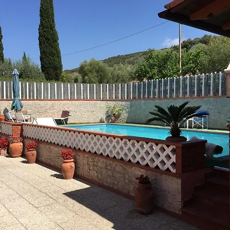 Casale Gli Ulivi مزرعة للإقامة *